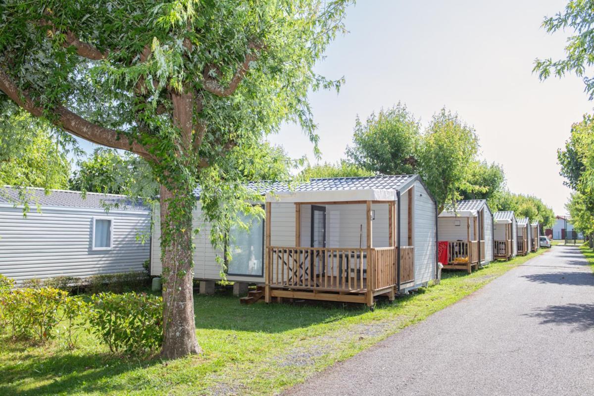 Отель La Ferme Des 4 Chenes Urt Экстерьер фото
